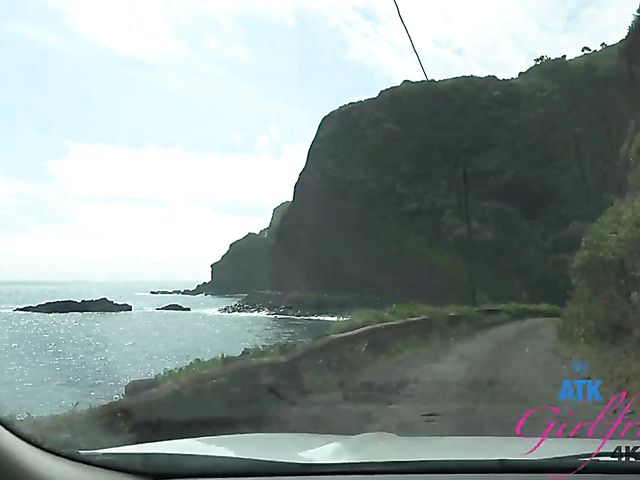 Car sex with his flat-chested GF Sadie Pop