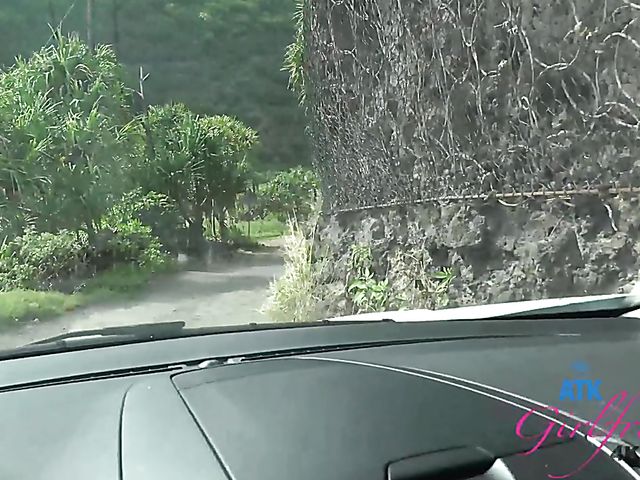 Car sex with his flat-chested GF Sadie Pop