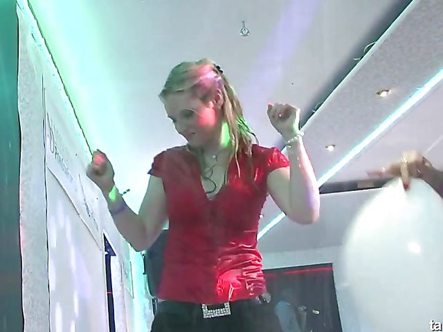 Dancing babes get naked and show their goods 