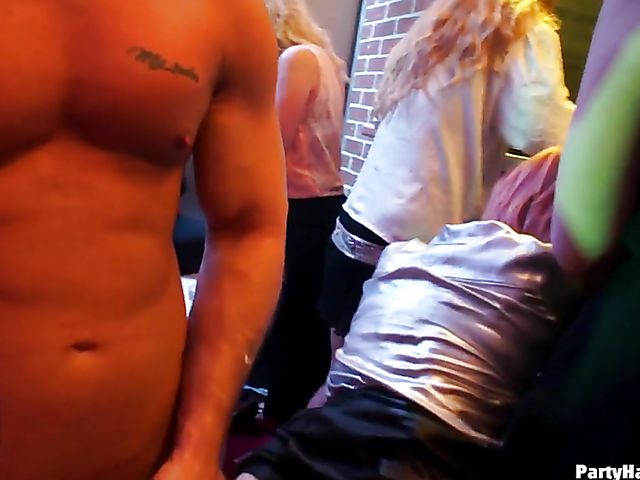 Cock sucking orgy in the nightclub 