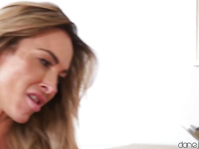 Busty muscle MILF Aubrey Black gets down and dirty