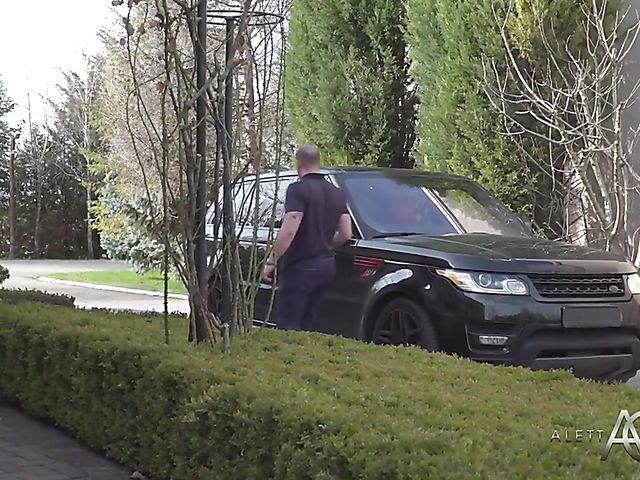 Aletta Ocean seduces a delivery guy with her juggs