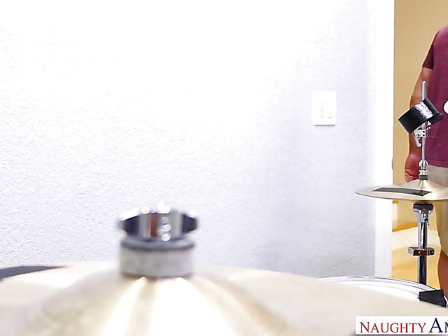 Sexy Kelsi Monroe with a juicy ass gets nailed