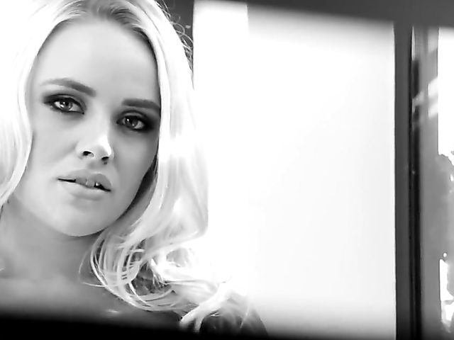 Alexis Monroe - Stacked blonde anal fucking