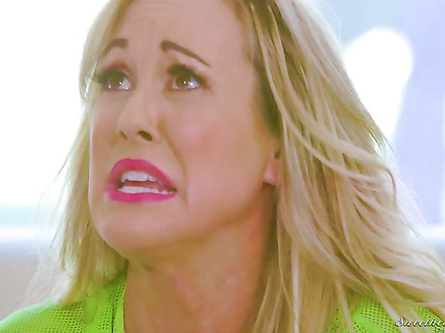 Bound lesbian Brandi Love gets tongue fucked by Dana Vespoli