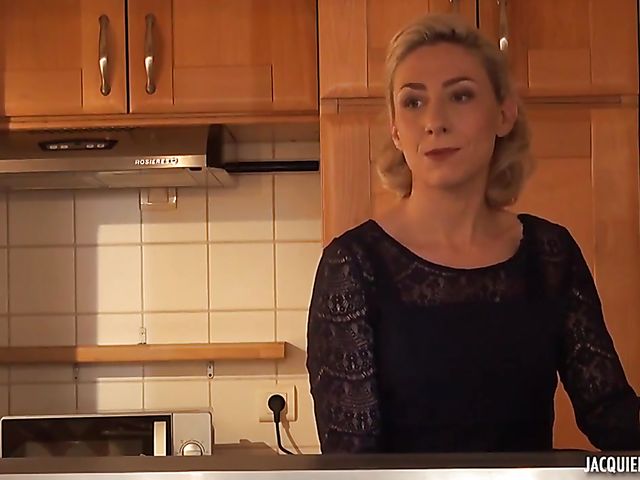 Mature French lady Julie gets double fucked