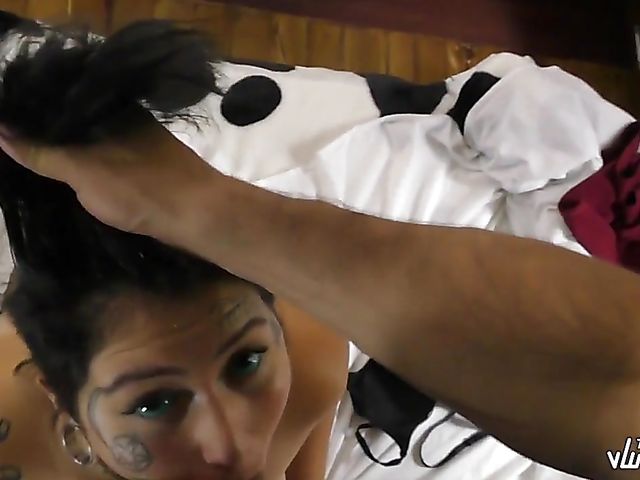Inked chubby latina Evana Marin gets shagged 