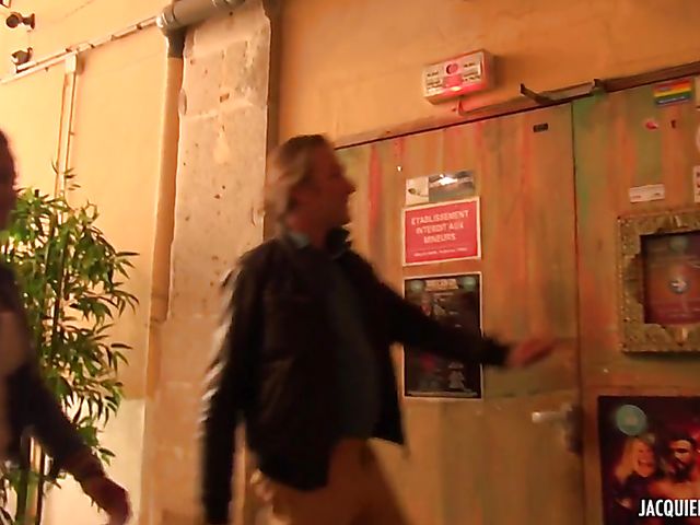 French threesome with well stacked MILF Clélie