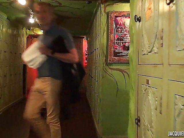 French threesome with well stacked MILF Clélie