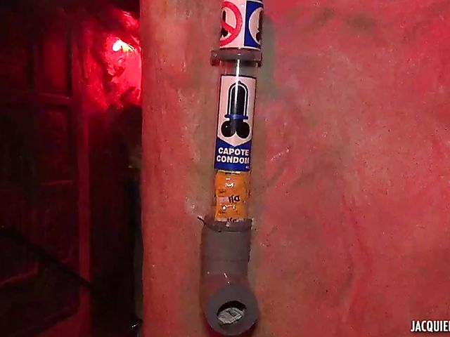 French threesome with well stacked MILF Clélie