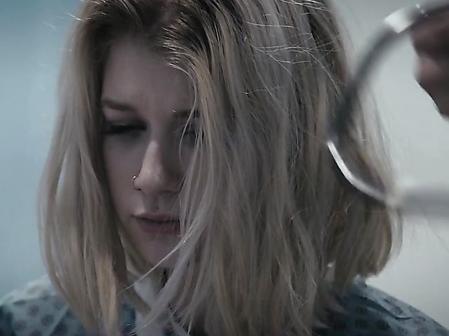 Injured teen blonde Arya Fae gets fucked by the doctor