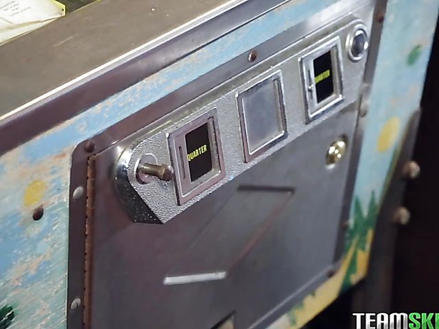 Teen redhead Scarlett Mae plays pinball and gets fucked