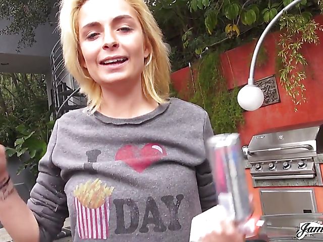 Natural tits blonde Ashlee Graham fucking with James Dean 