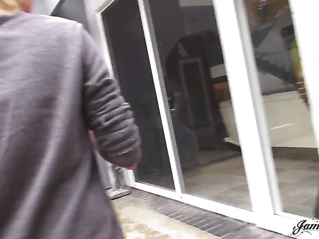 Natural tits blonde Ashlee Graham fucking with James Dean 