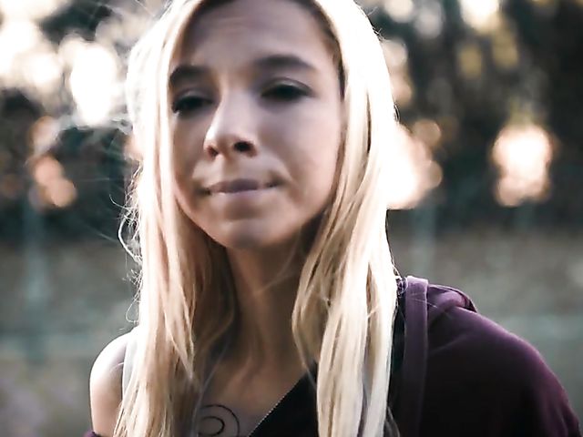 Slim MILF India Summer rides a dick and eats teen's pussy