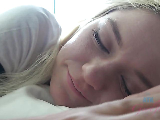 Morning foot job and some fucking in Las Vegas with GF Chloe Foster