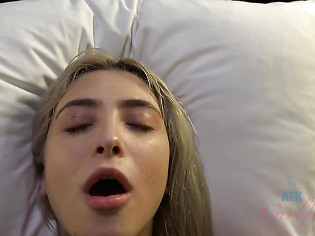 Small tits blonde Jane Wilde gets boned in Vegas