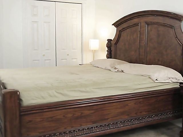 Amish girl Carolina Sweets seduces an older man into fucking