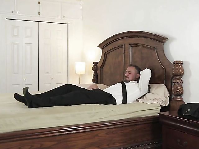 Amish girl Carolina Sweets seduces an older man into fucking