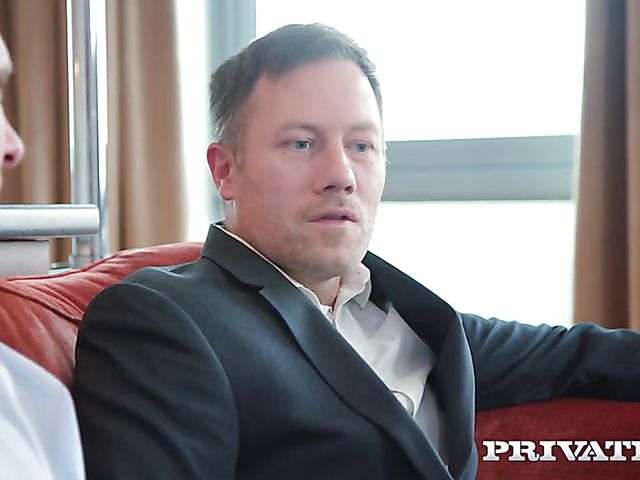 Euro DP with nice looking brunette Loren Minardi 