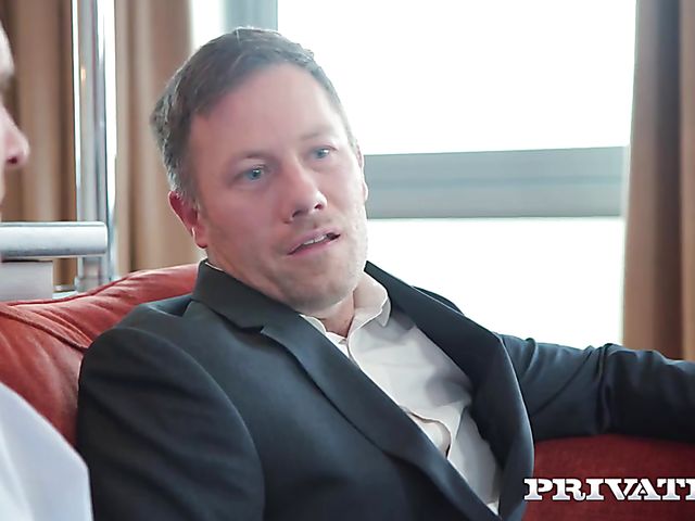 Euro DP with nice looking brunette Loren Minardi 