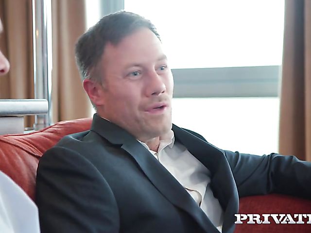 Euro DP with nice looking brunette Loren Minardi 