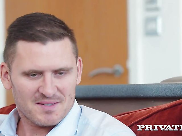 Euro DP with nice looking brunette Loren Minardi 