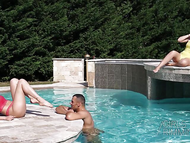 Rimming threesome with Penelope Cum and Zoe Doll