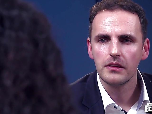 Tattooed Mara Martinez gets her pierced pussy plugged