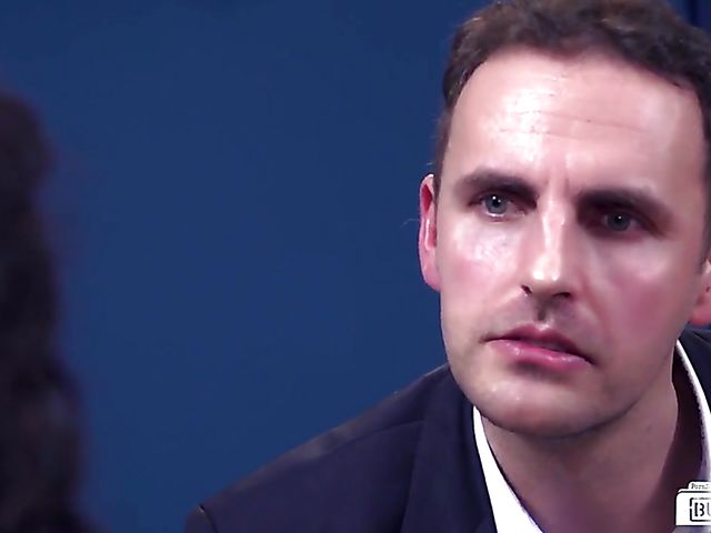 Tattooed Mara Martinez gets her pierced pussy plugged