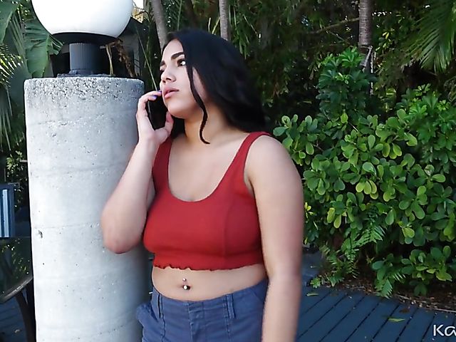 Chubby latina Julz Gotti fucking with her stepdad