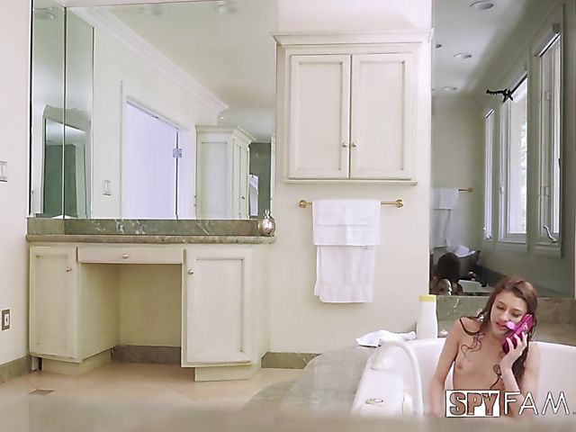 Rebel Lynn - Stepsister blowjob in the bathtub and fuck in bed