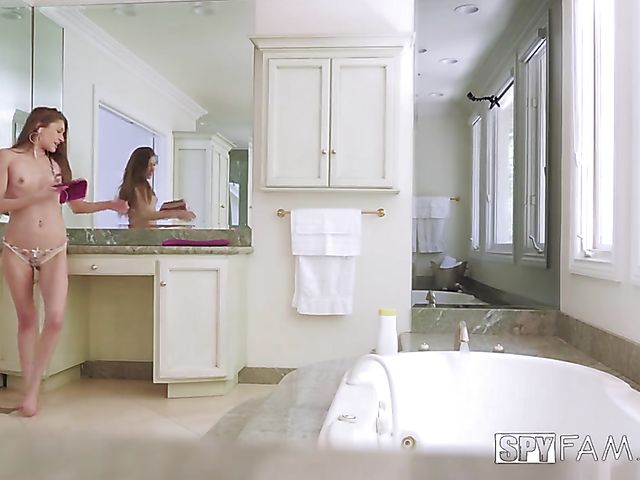 Rebel Lynn - Stepsister blowjob in the bathtub and fuck in bed