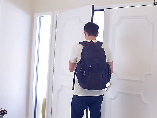 Busty MILF Melissa Lynn is in need of cock