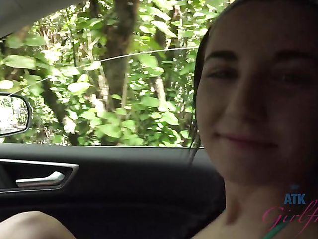 Car sex with his smoking girlfriend Jade