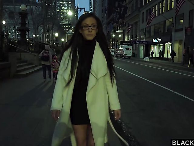 Jennifer White handling a giant black cock