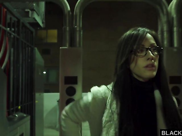 Jennifer White handling a giant black cock