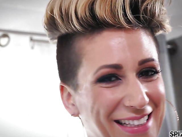 Tattooed MILF Della Dane sucking it right