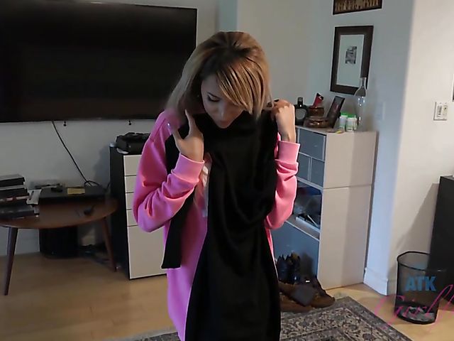 Hime Marie offers her wet pussy by her boyfriend