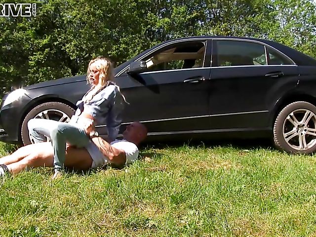 Jeans fuck in the open air with Victoria Pure