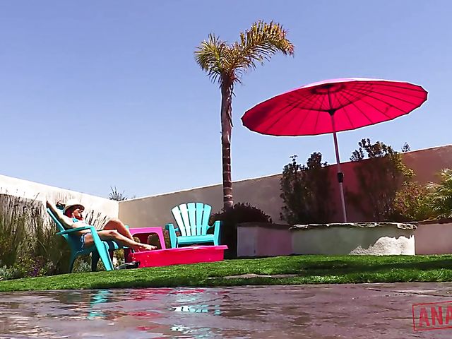 Wild anal with petite bitch Holly Hendrix