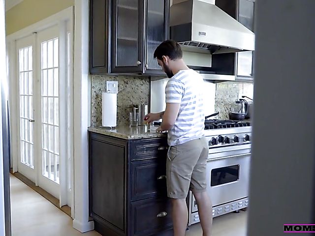 Mom and teen threesome featuring Hannah Hays and Makayla Cox