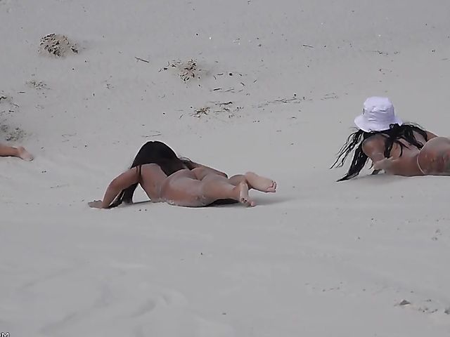 Four sexy nude girls play in the dunes 