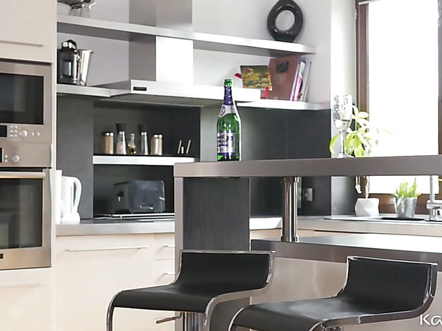 Mexican lesbian Frida Sante loves Zafira's boobs