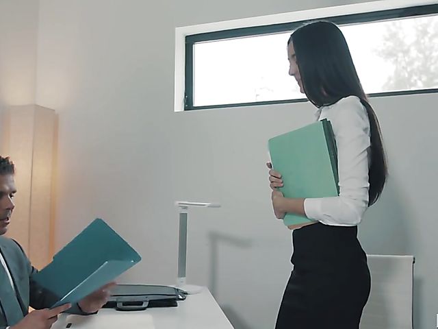 Elegant young babe Eliza Ibarra has sex with her boss