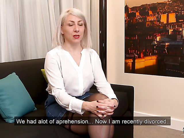 Just divorced mature blonde Julie gets double fucked