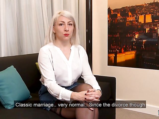 Just divorced mature blonde Julie gets double fucked