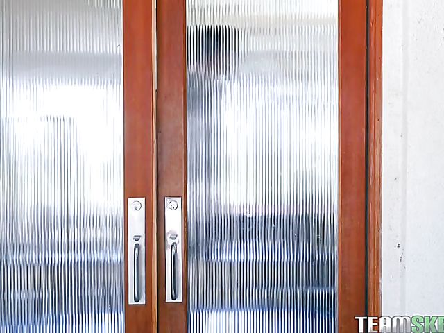 Dolly Leigh is a horny teen babysitter