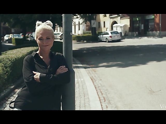 Lesbian MILF Kathy Anderson picks up Vanessa Hell