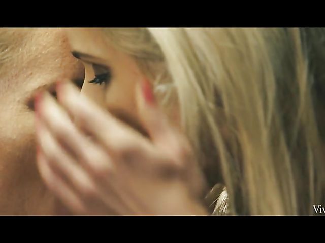 Lesbian MILF Kathy Anderson picks up Vanessa Hell